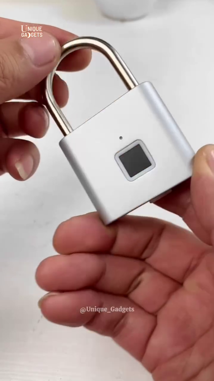 smart fingerprint padlock – no keys needed!