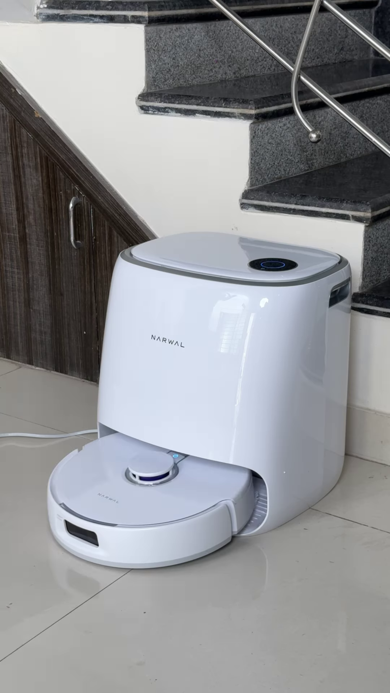 smart self emptying robot vacuum and mop with automatic mop washing